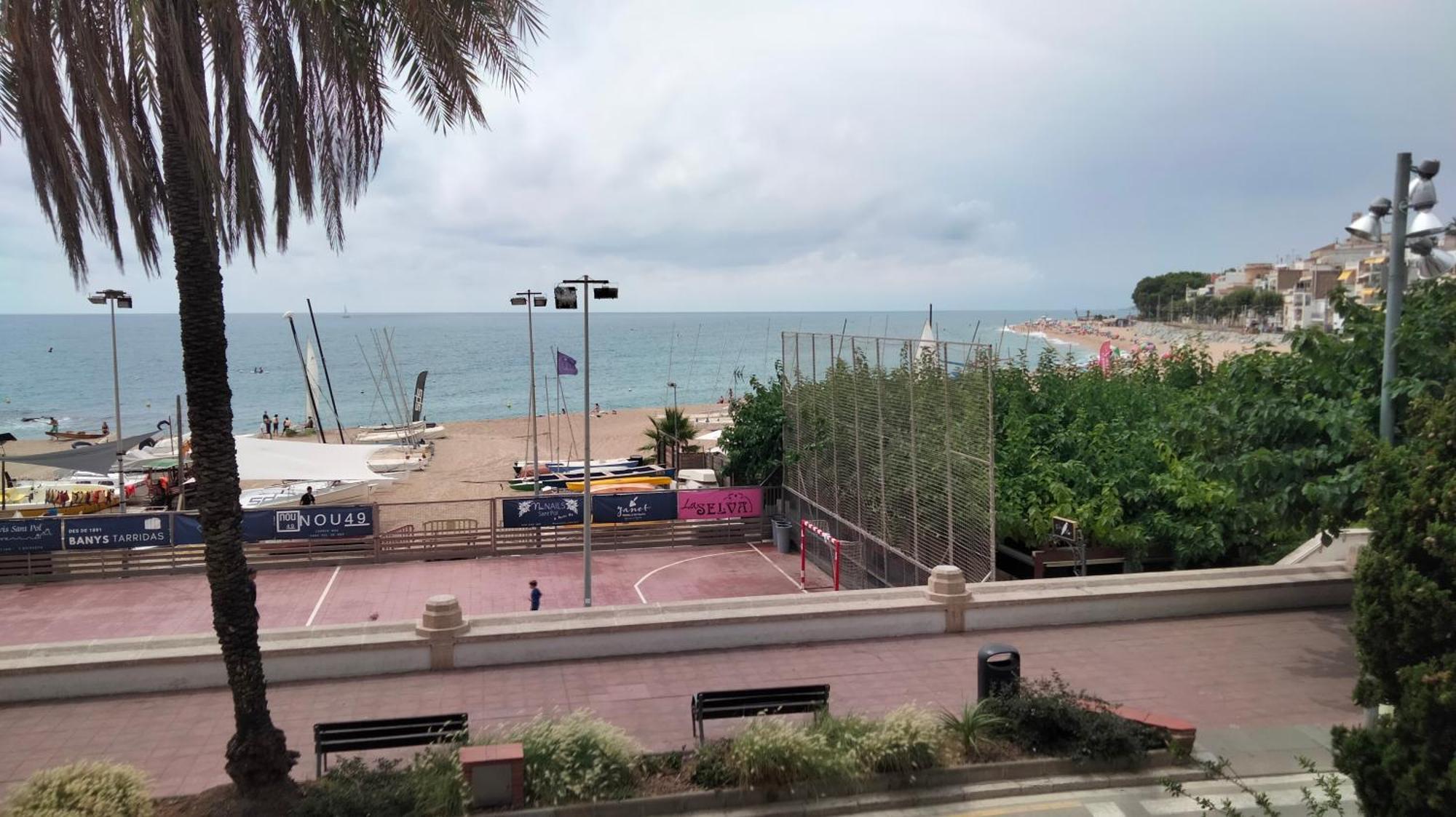 Beachfront Apartment With Private Parking Sant Pol De Mar Exteriér fotografie